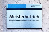 Meisterbetrieb mit Wand